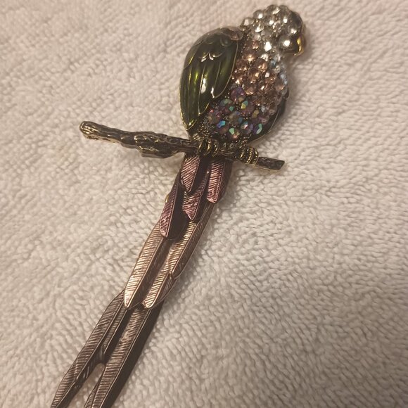 Crystal encrusted Articulated Parrot Brooch/ Pendant. - Picture 1 of 4